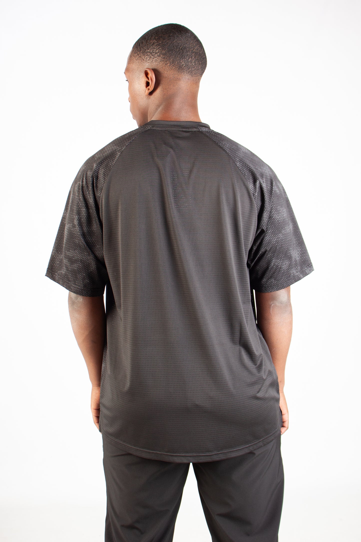 BLACK ENDLESS DOTTED ACTIVE T-SHIRT