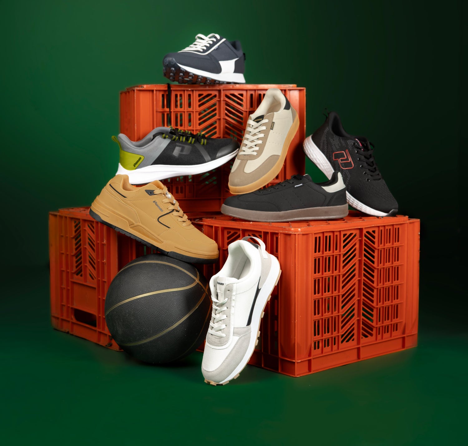 SNEAKERS & TRAINERS